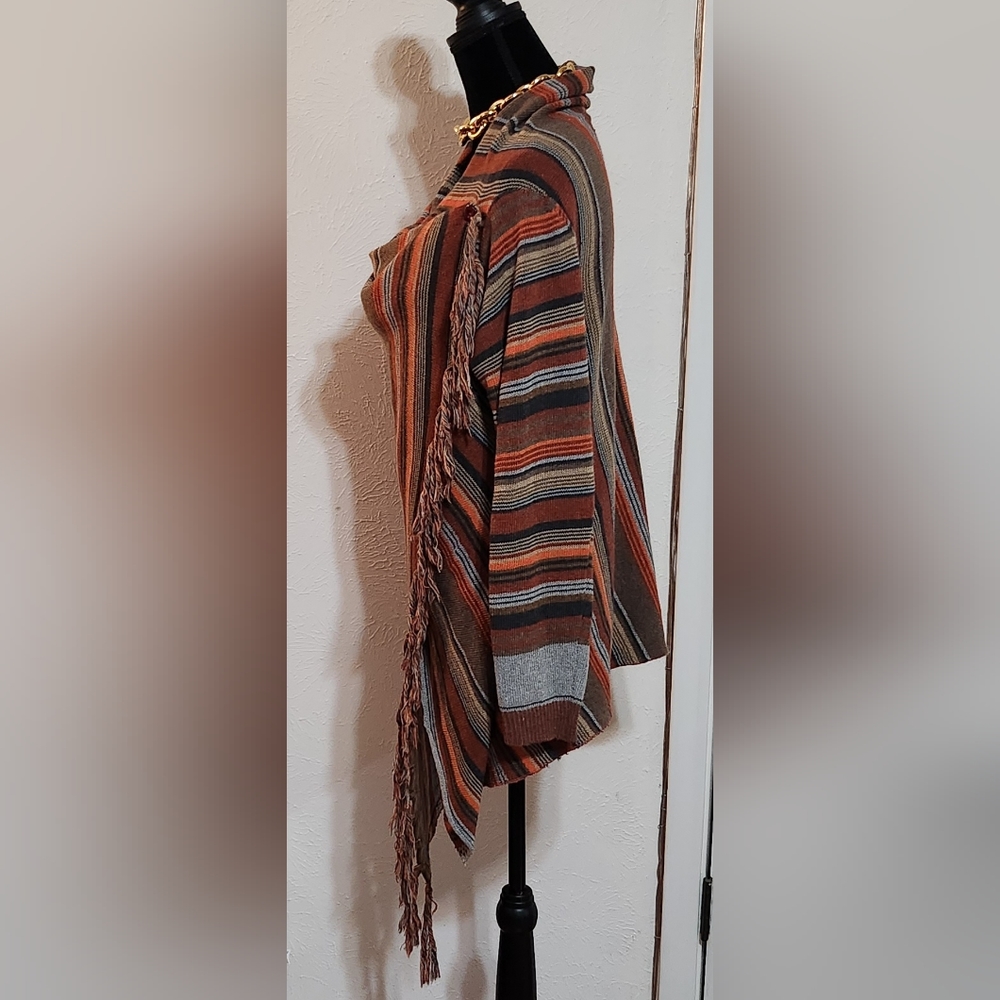 Multi colored Wrap sweater with fringes - Picture 4 of 6